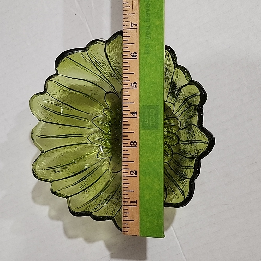 VINTAGE Indiana Glass Avocado Green Sunflower Petal Lily Pons Bowl - Picture 3 of 4